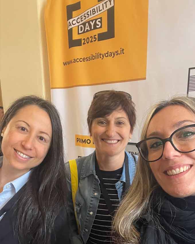 Selfie con una partecipante della community all'Accesibility Days 2025 a MIlano.